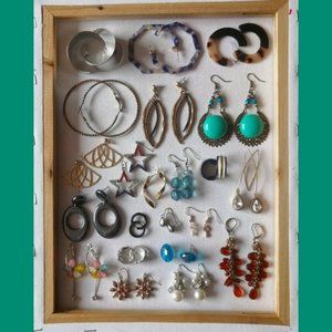 Downsizing - Lot of 22 earrings